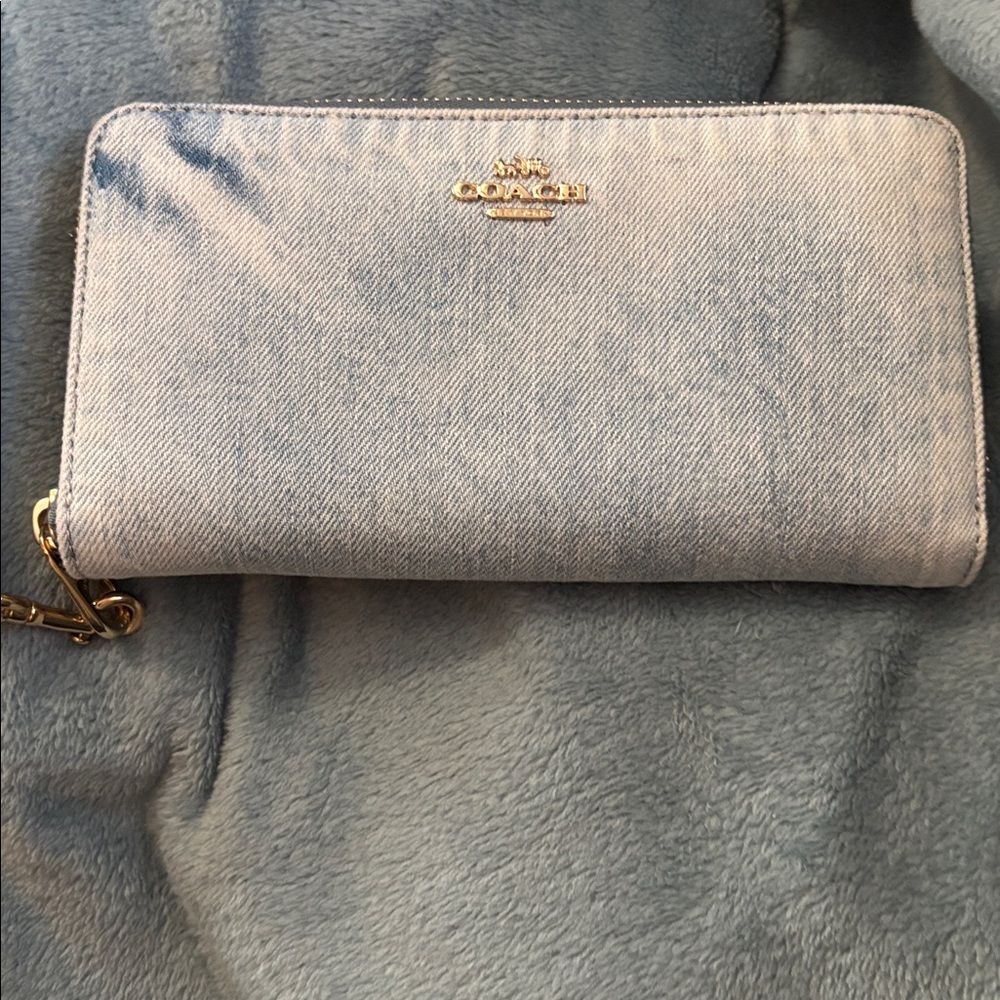 Coach in loved denim, small back pack with wallet. - Picture 8 of 10